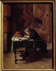 Junger Mann schreibt in seinem Büro