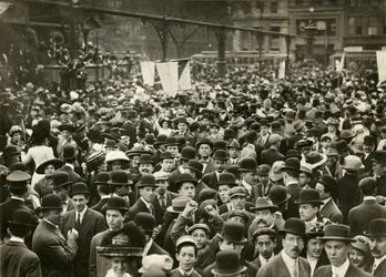 Menschenmenge auf dem Union Square bei einem Suffrage Meeting
