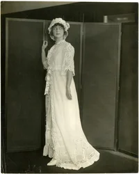 Franklin Suvoir ?, Sommernachthemd aus Marquisette und Spitze, ca. 1905-11