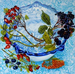 Blaue antike Schale mit Beeren