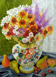 Viktorianischer Krug mit gemischten Blumen, Birnen und Kirschen