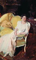Clotilde auf dem Sofa sitzend