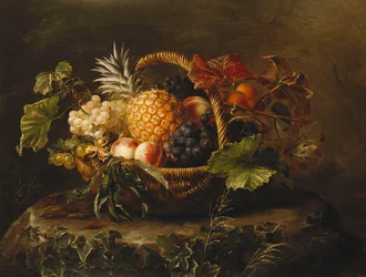 Eine Ananas, Trauben, Pfirsiche und Aprikosen in einem Korb