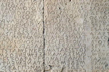Gesetzestafel von Gortyn, dorische Inschriften auf Steintafeln, Gortyn, Kreta, Griechenland, griechische Zivilisation, 5. Jahrhundert v. Chr. (Detail)