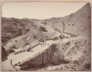 Mackesons Brücke und Aufstieg darüber hinaus, Blick auf Ali Musjid