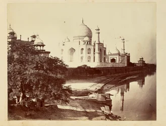 Taj Mahal vom Ufer des Yamuna-Flusses