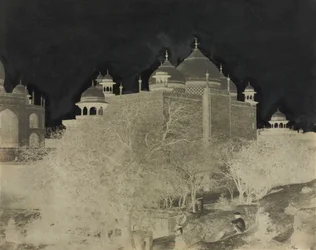 Taj Mahal, Rückansicht des Ruhehauses, mit Figur