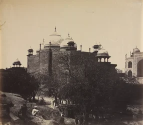 Taj Mahal, Rückansicht des Ruhehauses, mit Figur, ca. 1858-1862
