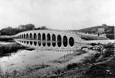 China, Brücke, um 1870 (Foto)