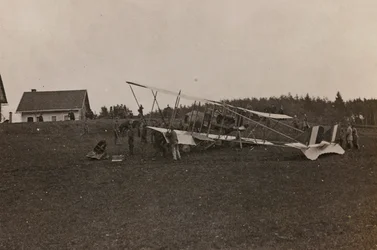 Album "Meine weltkriegs - Erinnerungen Südwestfront (Kärnten, Italien, Südtirol) 31/03/1915-12/11/1918 - Josef Zohles Wien": Österreichische Soldaten mit einem M