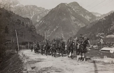 Album "Meine weltkriegs - Erinnerungen Südwestfront (Kärnten, Italien, Südtirol) 31/03/1915-12/11/1918 - Josef Zohles Wien": Soldaten der Kavallerie