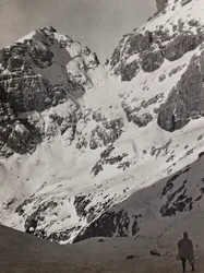 Album "Meine Weltkriegs-Erinnerungen Südwestfront (Kärnten, Italien, Südtirol) 31.03.1915-12.11.1918 - Josef Zohles Wien": Soldat in den Alpen (s/w Foto)