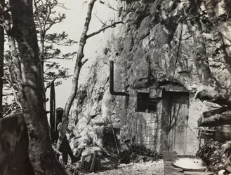 Album "Meine Weltkriegs-Erinnerungen Südwestfront (Kärnten, Italien, Südtirol) 31/03/1915-12/11/1918 - Josef Zohles Wien": Kriegsunterkunft