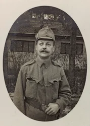 Album "Meine Weltkriegs-Erinnerungen Südwestfront (Kärnten, Italien, Südtirol) 31.03.1915-12.11.1918 - Josef Zohles Wien": Porträt eines Soldaten