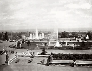 Der Crystal Palace in London: Terrassen und Springbrunnen, um 1870
