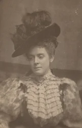 Frau, ca. 1900