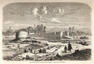 Die Brücke Allah Verdi Kahn, errichtet um 1608 in Isfahan (Iran), ist sowohl ein Übergangspunkt über den Fluss Zend e Roud als auch ein Damm zur Regulierung des Flussverlaufs, mit einem Talar oder Spiegelkiosk, wo der persische Herrscher beobachten konnte