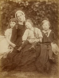 Mrs. Herbert Duckworth mit Florence Fisher, George Duckworth und Herbert Fisher