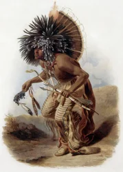 Porträt von Pehriska-Ruhpa, Minatarre-Krieger im Kostüm des Hundetanzes, mit einer großen Kappe aus bunten Stoffen und Federn, einer Pfeife aus dem Flügelknochen eines Schwans, Bogen und Pfeil, Gravur von René Bellet nach einer Zeichnung von Karl Bodmer