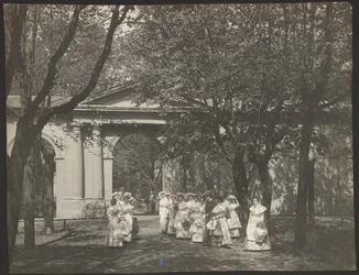 Ein Park am Smolny-Institut