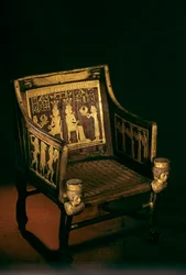 Stuhl der Prinzessin Sitamun, "Tochter des Amun" (ca. 1370 v. Chr.–unbekannt) war eine altägyptische...
