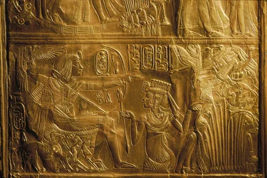 Detail der Jagdvögel mit Bogen und Pfeil auf Kanopenschrein, Gold, König Tutanchamun, 2004