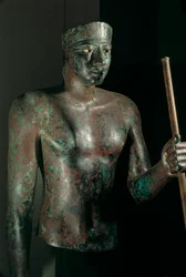 Statue von Pepi I, Kupfer mit eingelegten Augen aus Kalkstein und Obsidian, aus dem Tempel von H