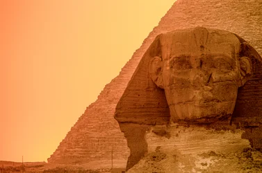 Sonnenuntergang auf dem Gizeh-Plateau und den Pyramiden, Ägypten, Altes Reich, Sphinx