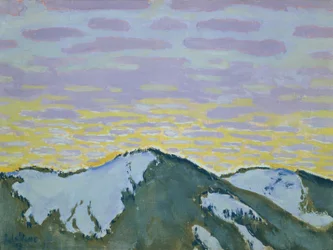 Verschneite Berggipfel in der Dämmerung