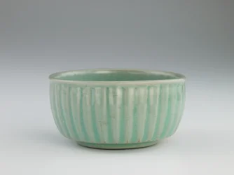 Schale mit geformter und eingravierter Bambusdekoration