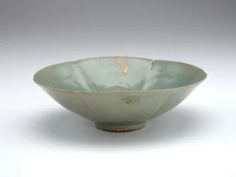 Schale mit geformter sechslappiger Form und Pfingstrosen-Design