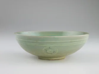 Schale mit eingelegter Dekoration, Mitte des 13. Jahrhunderts