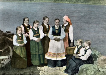 Frauen und Kinder in Nationaltracht, Sognefjord, Norwegen, um 1890