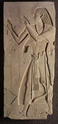 Mentuemhat in kirchlicher Kleidung