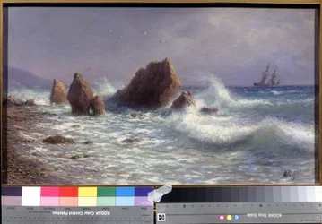 Am Ufer von Liwadija (im Golf der Krim, Ukraine). Meereslandschaft mit einem Segelboot in der Ferne und den Wellen des Schwarzen Meeres, die sich an den Riffen brechen. Gemälde, 1827-1905