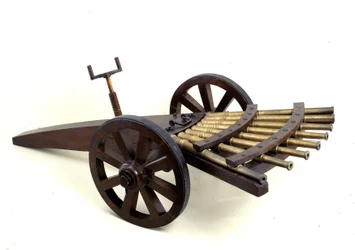 Mehrläufige Kanone. Modell nach der Zeichnung von Leonardo da Vinci. Nationalmuseum für Wissenschaft und Technologie, Mailand.