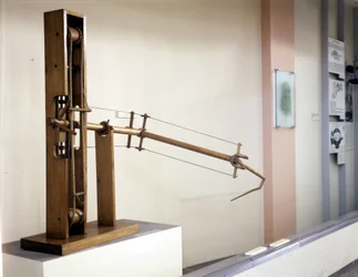 Flügel mit variabler Neigung, Modell nach der Zeichnung von Leonardo da Vinci. Museum für Wissenschaft und Technologie, Mailand.
