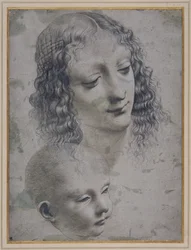 Der Kopf einer Frau und der Kopf eines Babys