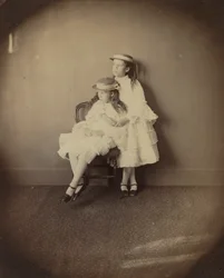 Julia und Ethel Arnold, 1872