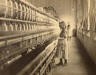 Sadie Pfeiffer, Spinnerin in der Baumwollfabrik