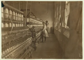 Hattie Hunter, eine Spinnerin in den Lancaster Cotton Mills, South Carolina, wo sie seit 3 Jahren arbeitet, 1908