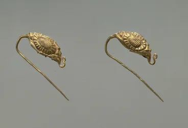 Paar goldene Ohrringe, Liao-Dynastie, 10.-11. Jahrhundert