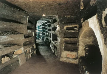 Galerie mit Loculus-Gräbern