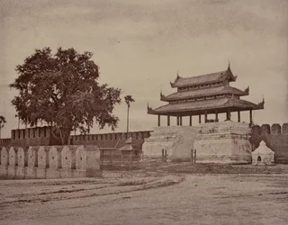 Amerapoora: Ooh-nein Tor der Stadt