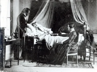 Der Besuch des Arztes beim Patienten, ca. 1840-50 (Schwarzweißfoto)