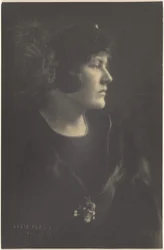 Porträt einer Frau im Pelzumhang