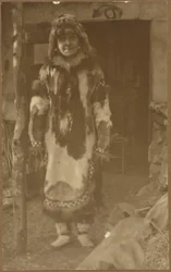[Porträt einer Frau in indianischer Tracht]