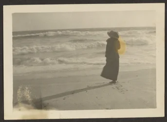 Frau am Strand