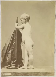 Studie eines nackten Kindes, stehend von der Seite gesehen