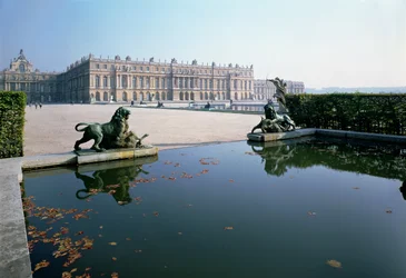 Die West- oder Gartenfassade vom Parterre d